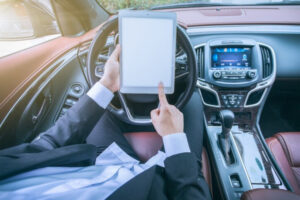 Lire la suite à propos de l’article Branchement autoradio CarPlay : comment réaliser l’installation ?