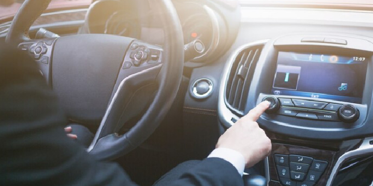 Vous consultez actuellement Autoradio branchement : schéma et conseils pour une installation réussie