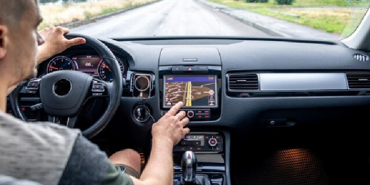 Navigateurs GPS voiture : quelle solution choisir pour un autoradio Android ?