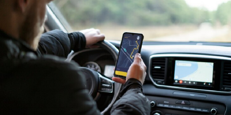 La caméra de recul et le micro externe pour CarPlay
